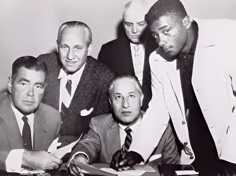 Floyd Patterson & Cus Signing Contracts